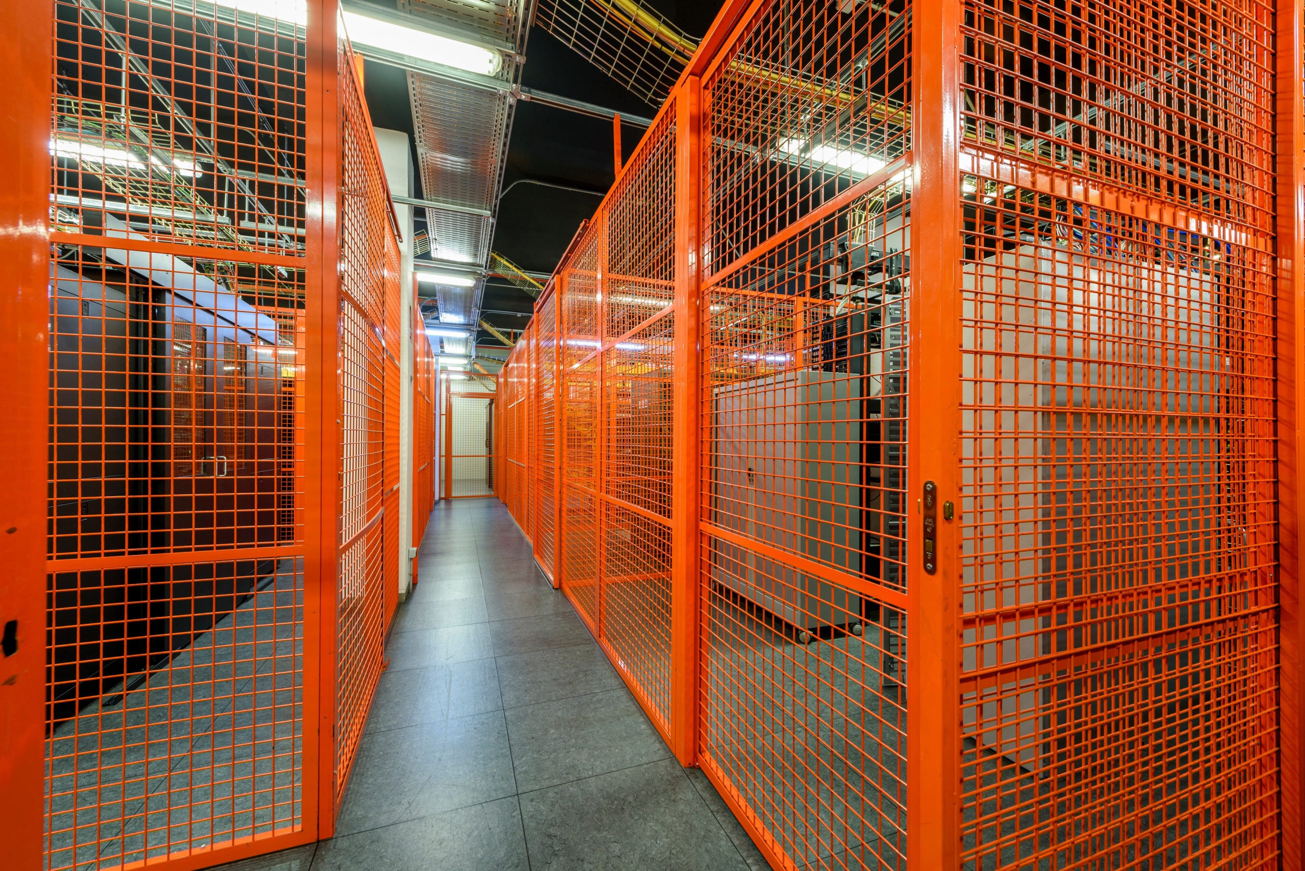 data-center-colocation-cage
