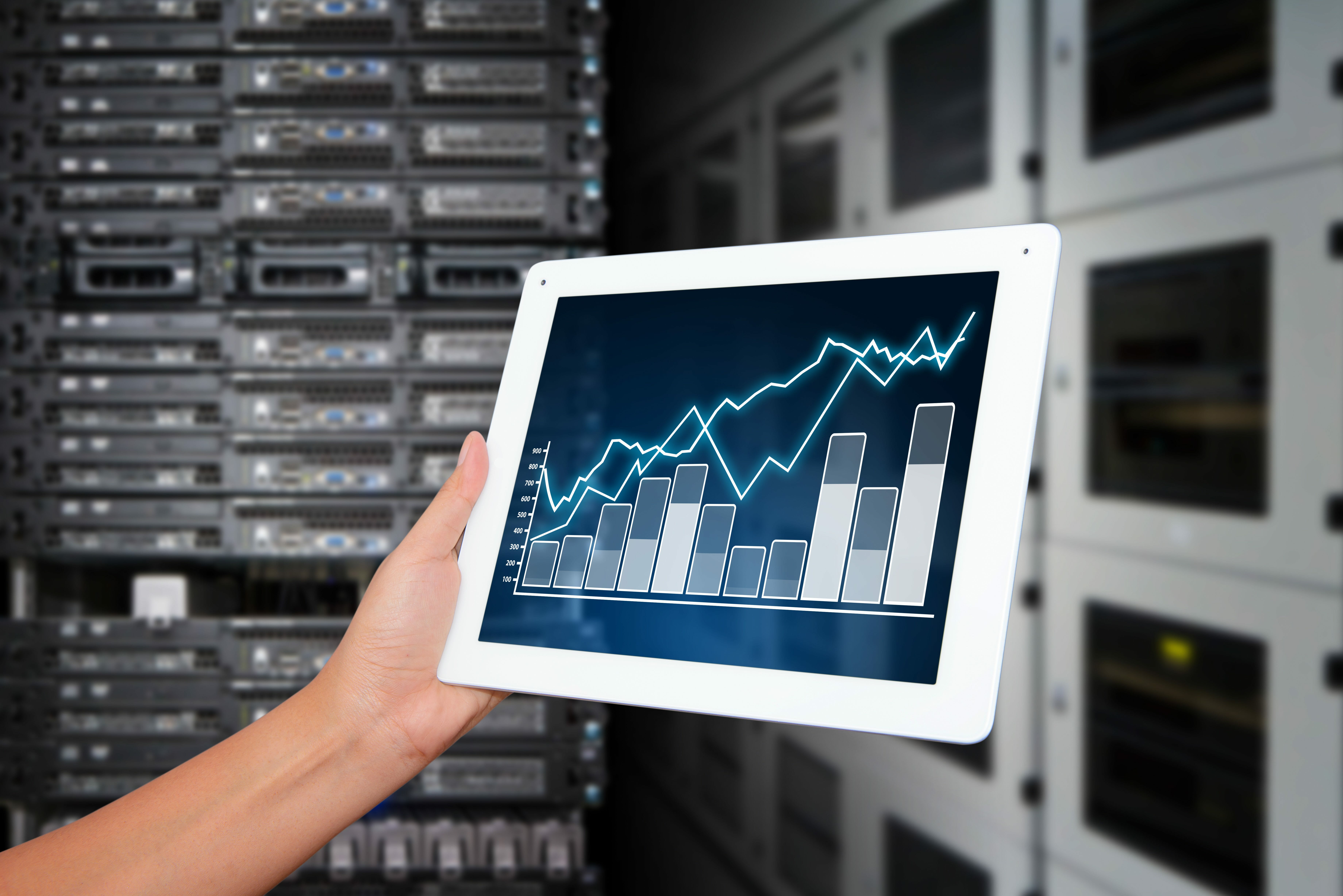 Data-Center-Rack-Management-Tablet-Graph-Monitoring